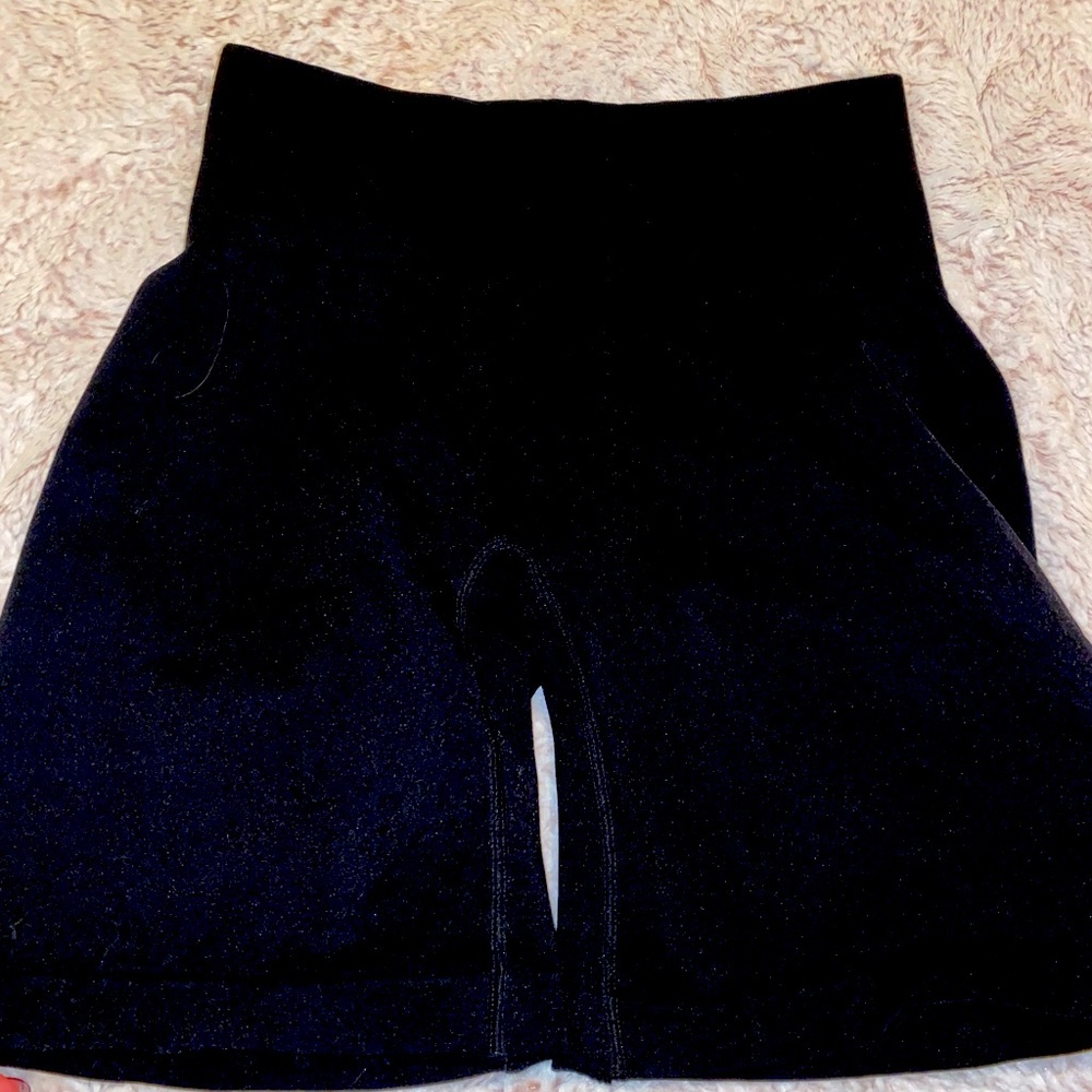 NVGTN Black Solid Seamless Shorts size S